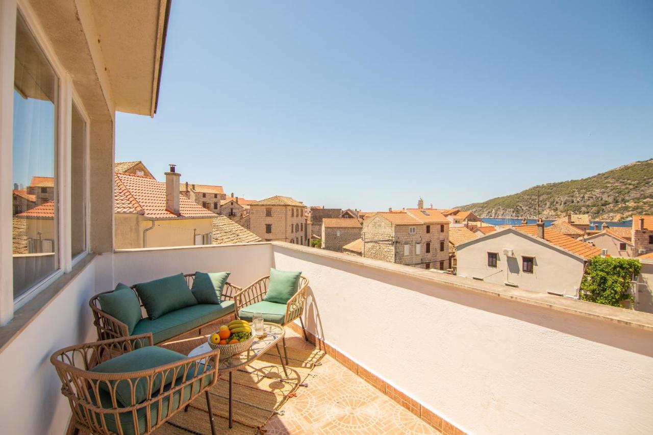 Apartments Mali Raj Komiža 外观 照片