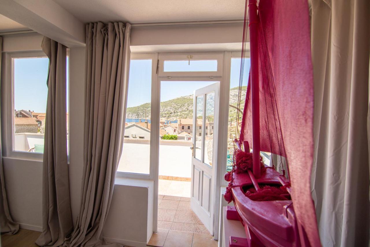 Apartments Mali Raj Komiža 外观 照片