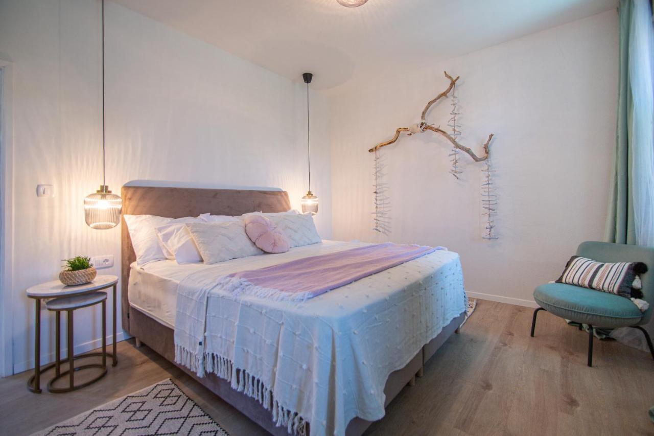 Apartments Mali Raj Komiža 外观 照片
