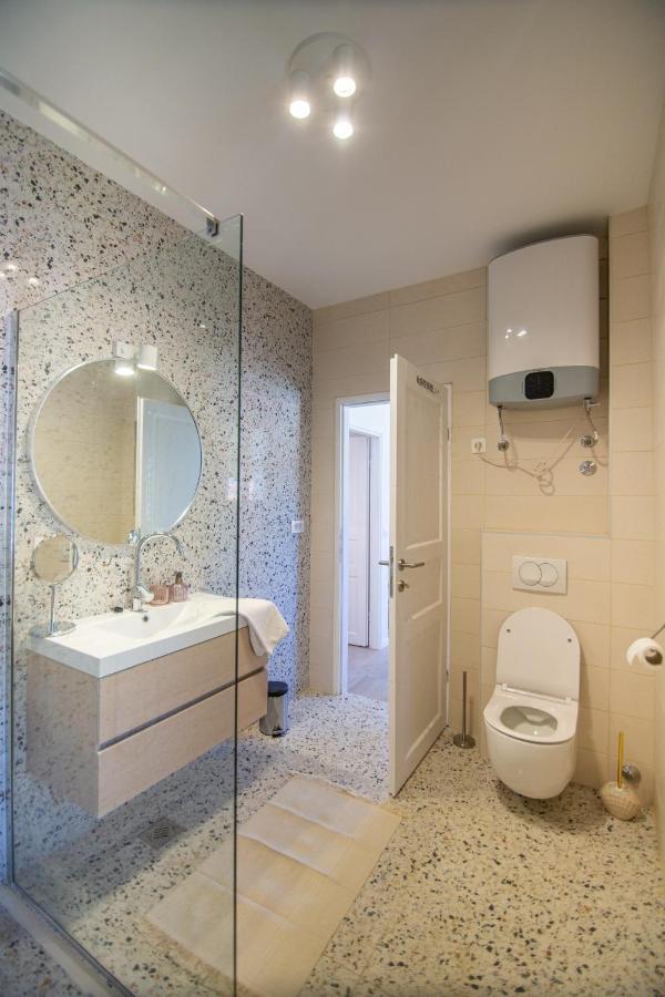 Apartments Mali Raj Komiža 外观 照片