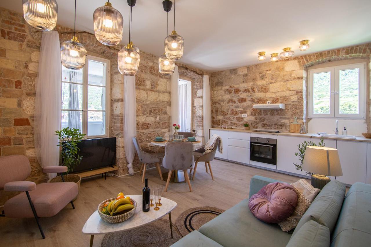 Apartments Mali Raj Komiža 外观 照片