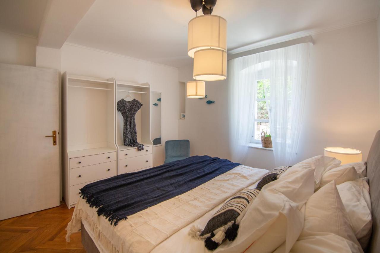 Apartments Mali Raj Komiža 外观 照片