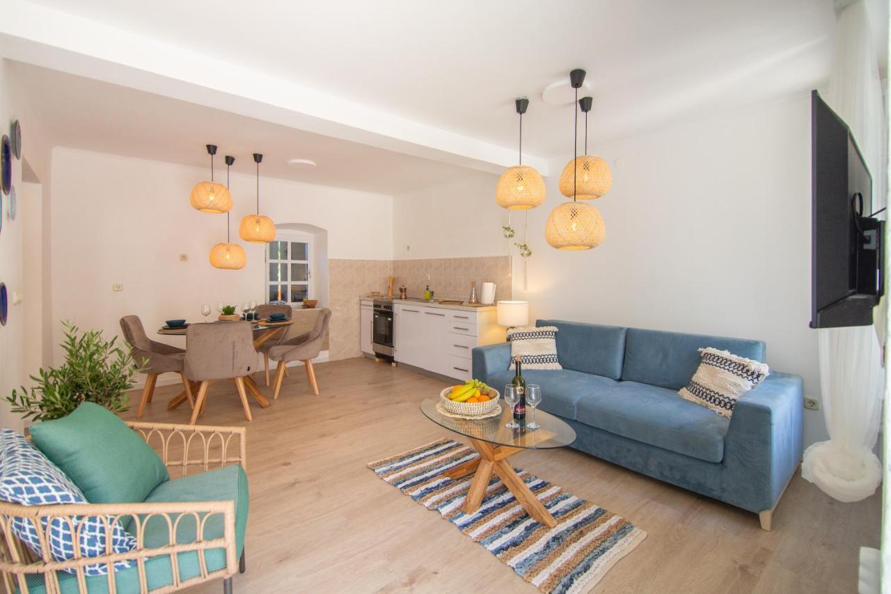 Apartments Mali Raj Komiža 外观 照片