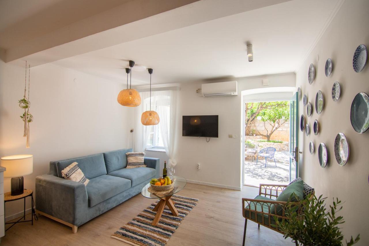 Apartments Mali Raj Komiža 外观 照片