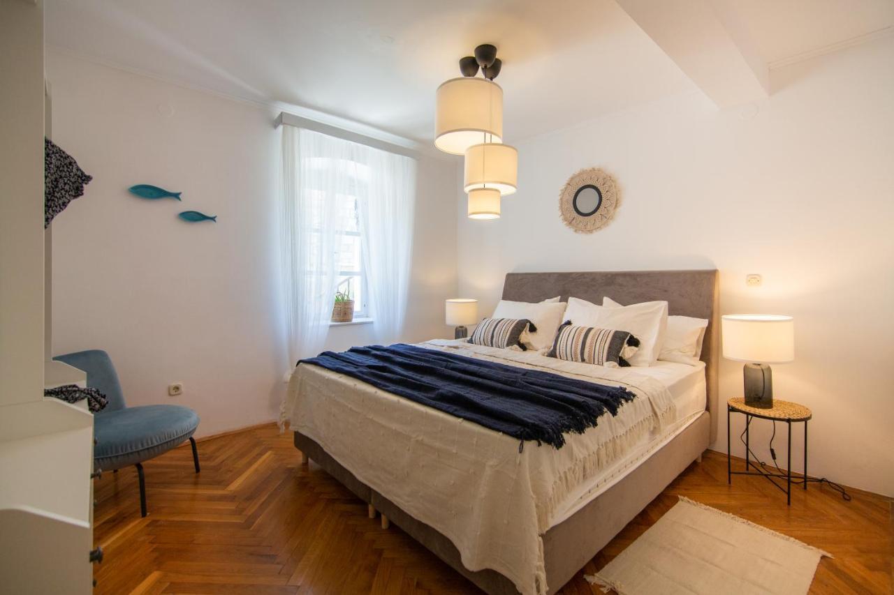 Apartments Mali Raj Komiža 外观 照片