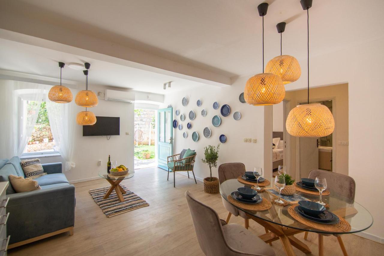 Apartments Mali Raj Komiža 外观 照片